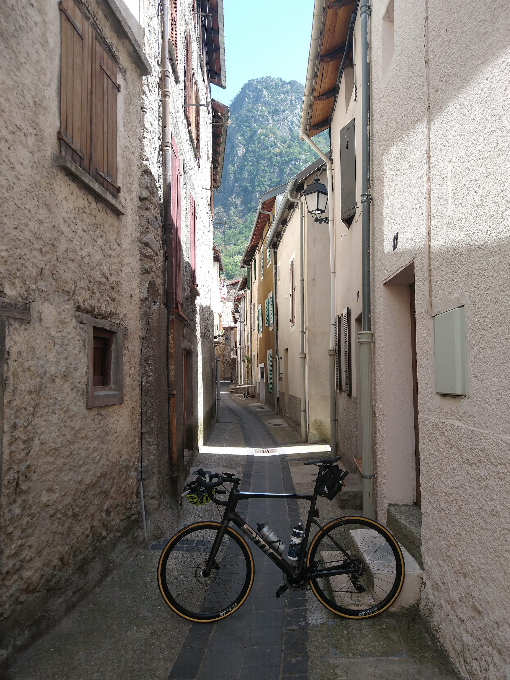 A tiny street in Isola with a bike for size comparison