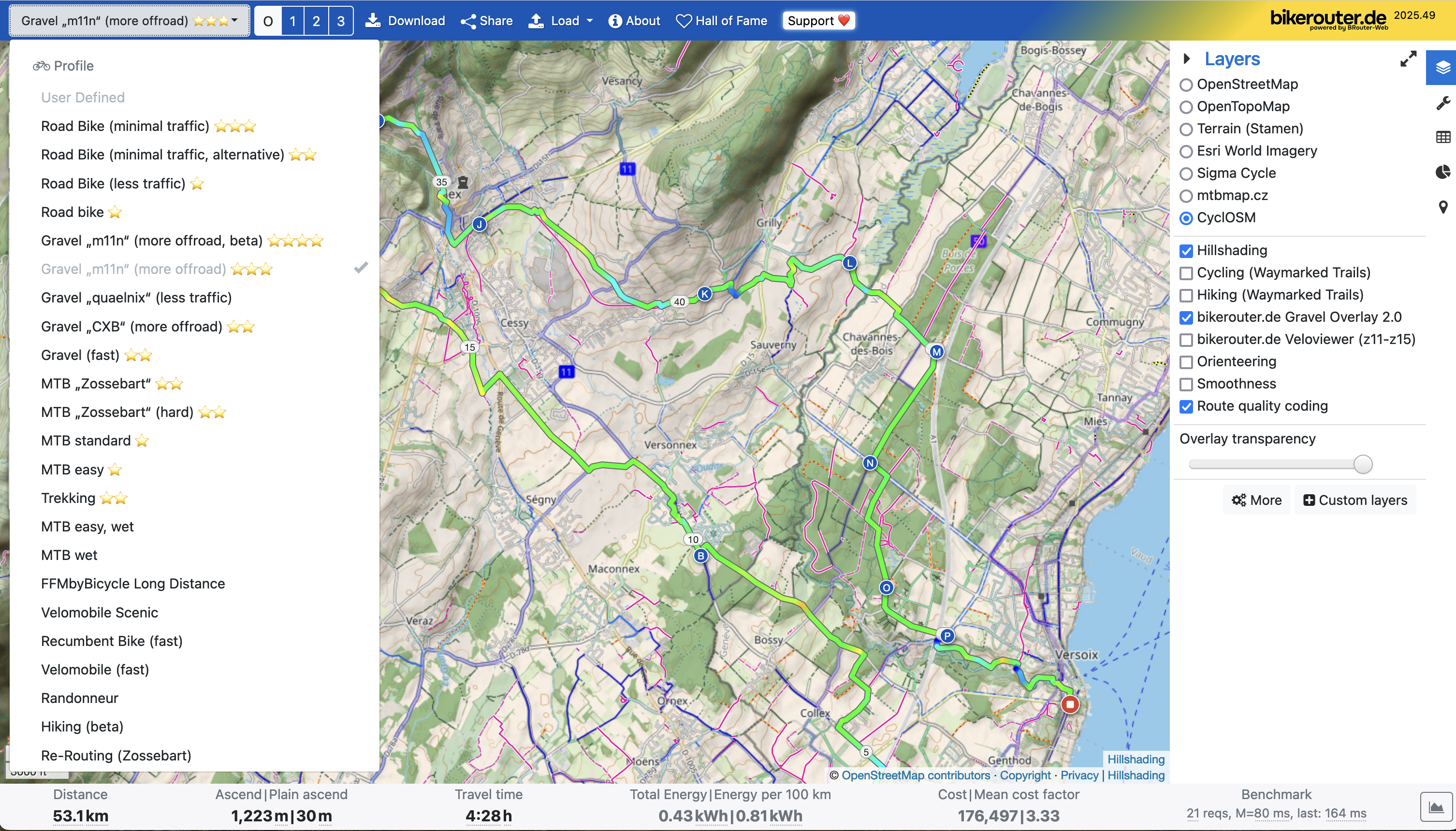Screenshot of planning a gravel tour with BikeRouter: a plethora of routing algorithms on the left, different map layers and map overlays on the right side